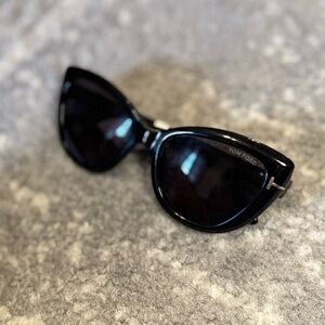 Tom Ford Elegant Black Sunglasses